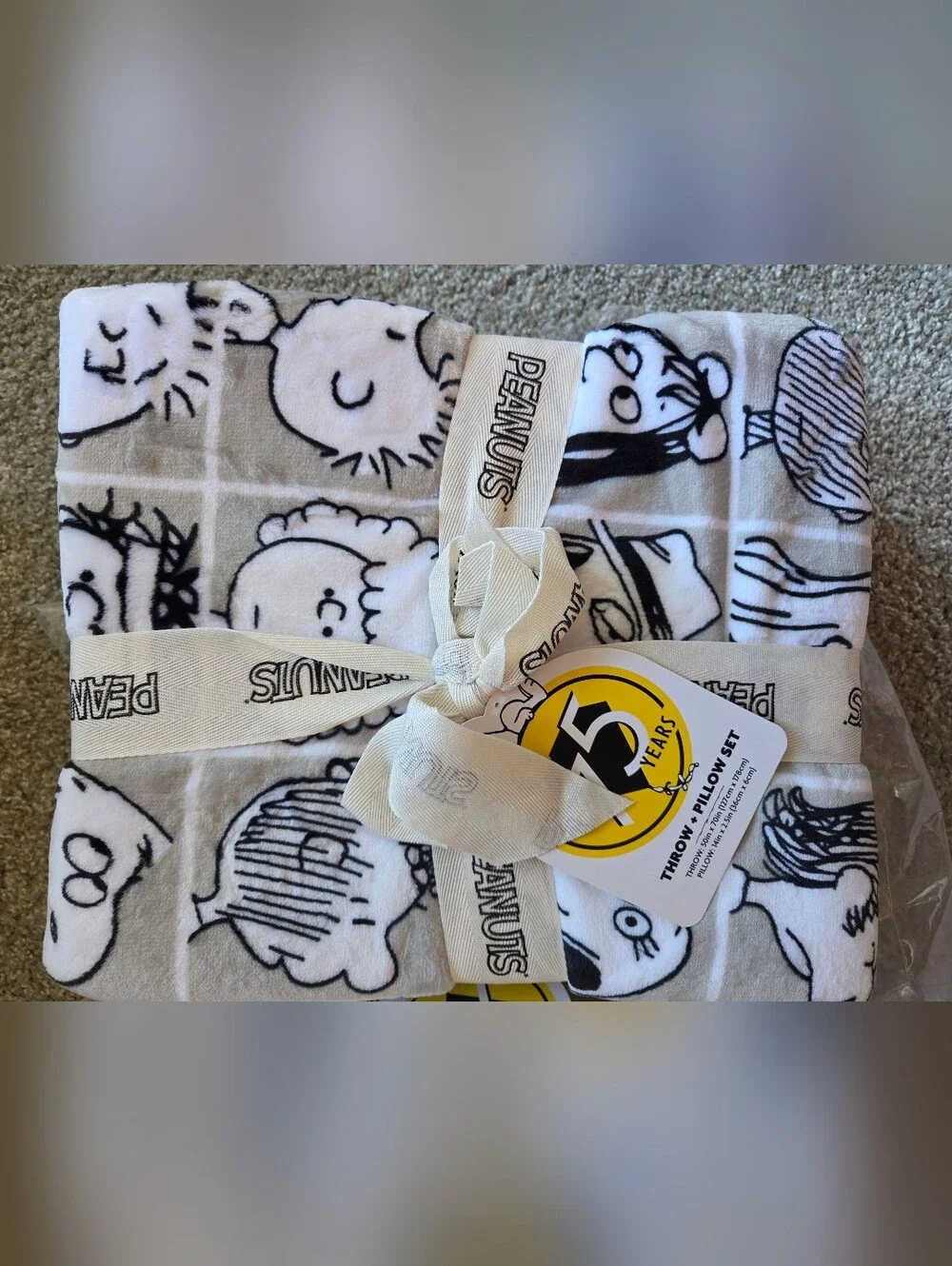 Peanuts Snoopy 75th Anniversary Commerative BERKSHIRE Round Pillow & throw set
